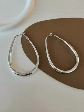 Silver Color Oval Hoop Earrings – Lightweight & Polished NEW